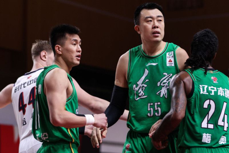 叶辰见他惊恐不已的样子，点了点头，笑着说道：没错，苏若离也是我救下的。